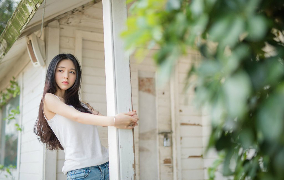 “那士元有什么交代吗？”魏延看向一脸无奈的邓贤道。